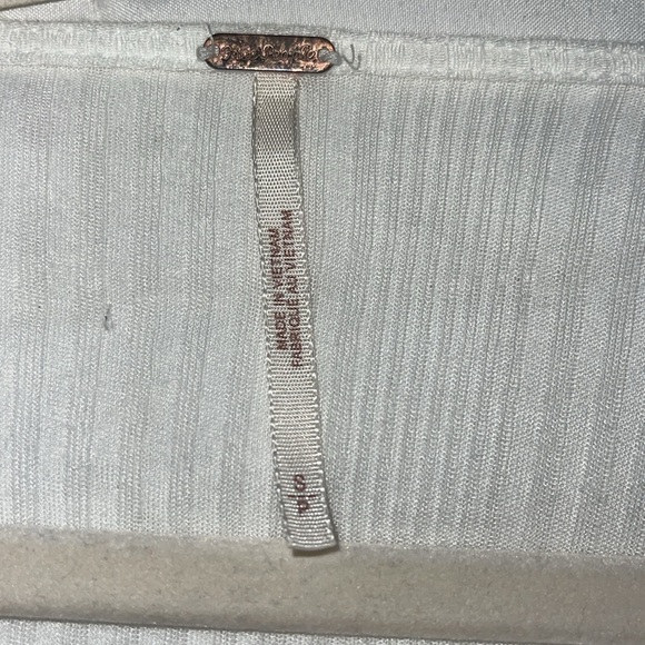 Free people - long sleeved with elastic wrists ,V-neck, elastic waist blouse. S - Picture 6 of 6